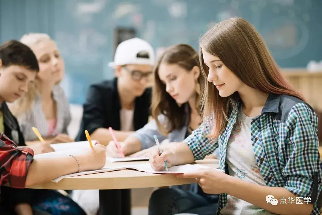 俄罗斯留学生英语培训机构_俄罗斯留学英语授课_俄罗斯英语学校