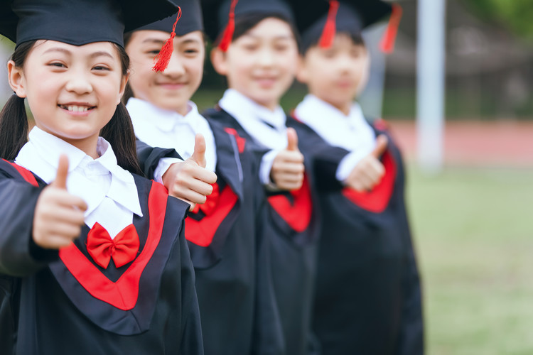 女孩学商务英语好就业吗,前景怎么样