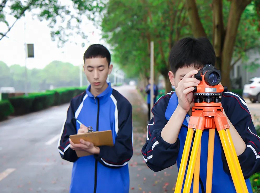 旅游英语专业有中专吗女生_专科旅游英语专业就业方向_中专旅游专业就业方向以及前景