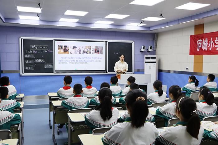 小学英语挖空课标_小学英语新课标填空题_小学英语课标填空