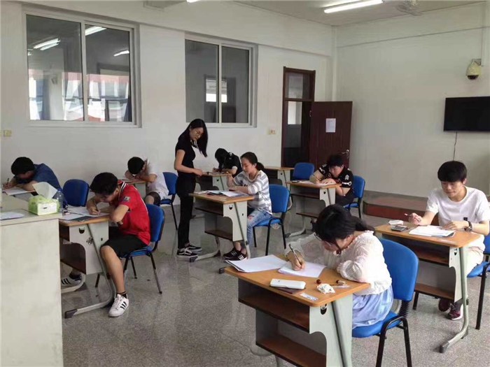 香港学英语多少钱一个月_香港留学前学英语吗_香港留学英语