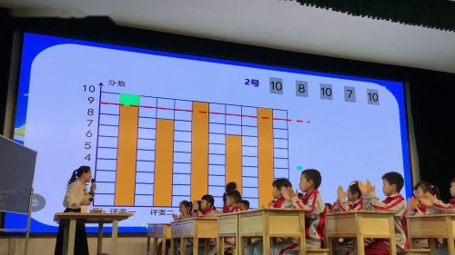 《平均数》一等奖教学视频-市小学数学课程改革教学观摩会人教版四年级